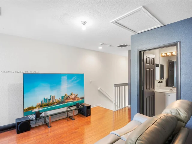 1419 NW 34th Way, Lauderhill FL 33311