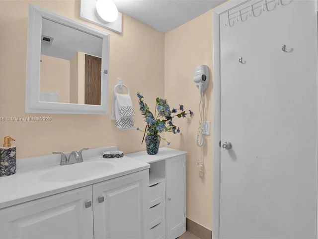 8500 Sunrise Lakes Blvd # 110, Sunrise FL 33322