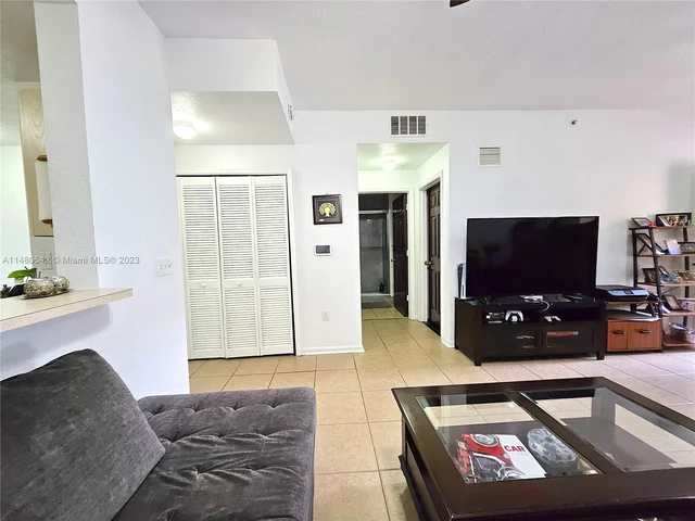 2941 Riverside Dr # 207, Coral Springs FL 33065