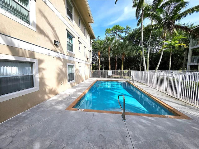2941 Riverside Dr # 207, Coral Springs FL 33065