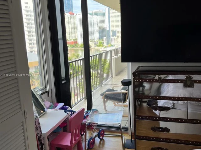 520 Brickell Key Dr # A1115, Miami FL 33131