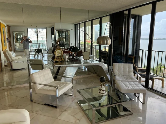 520 Brickell Key Dr # A1115, Miami FL 33131