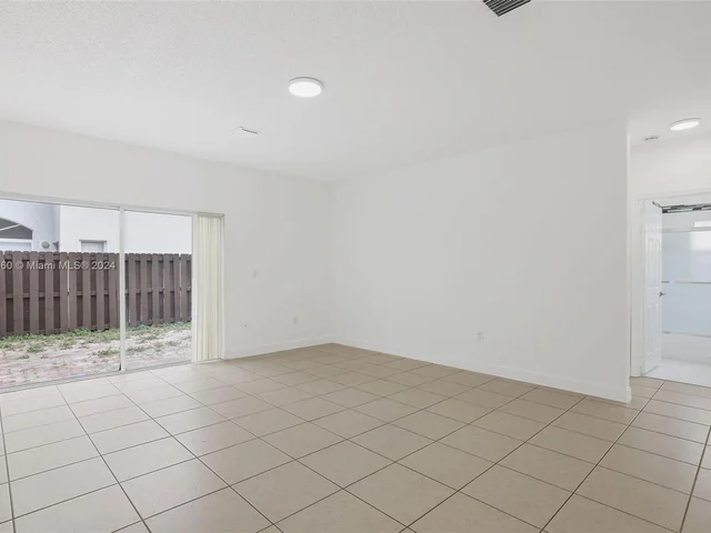 11300 NW 58th Ter, Doral FL 33178