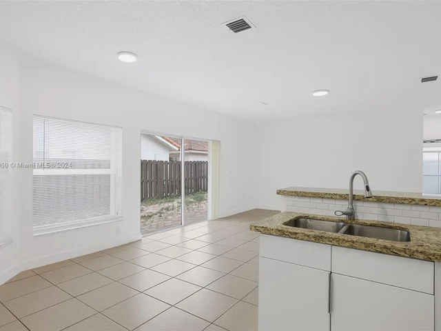 11300 NW 58th Ter, Doral FL 33178