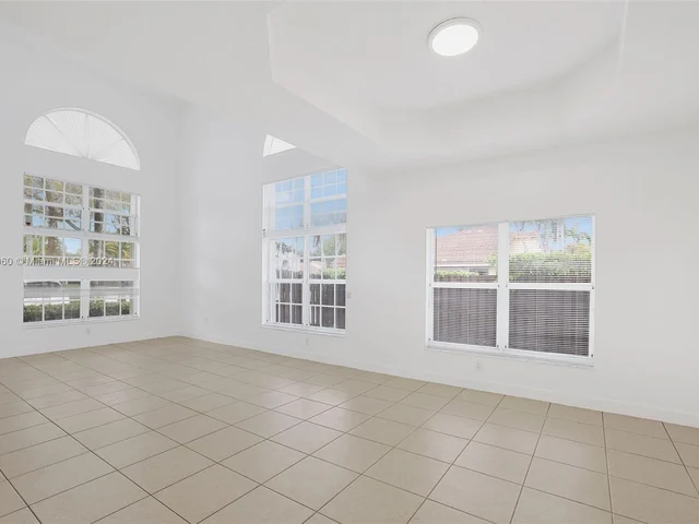 11300 NW 58th Ter, Doral FL 33178