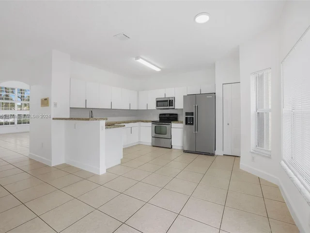 11300 NW 58th Ter, Doral FL 33178