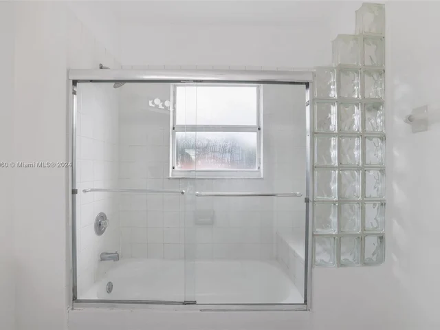 11300 NW 58th Ter, Doral FL 33178