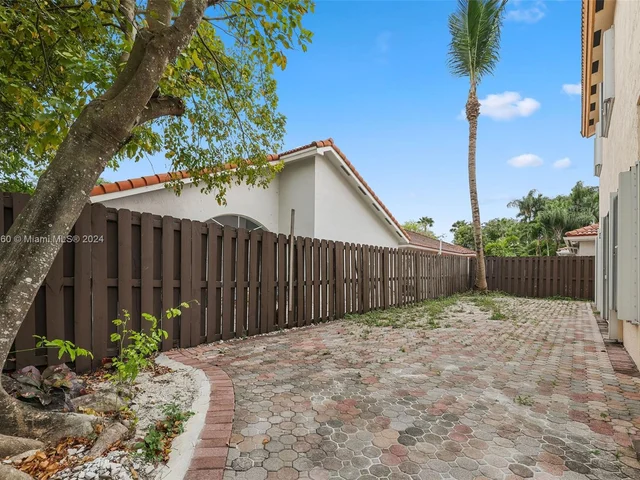 11300 NW 58th Ter, Doral FL 33178