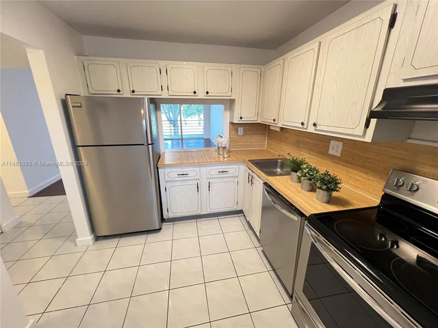 8380 Sands Point Blvd # J208, Tamarac FL 33321