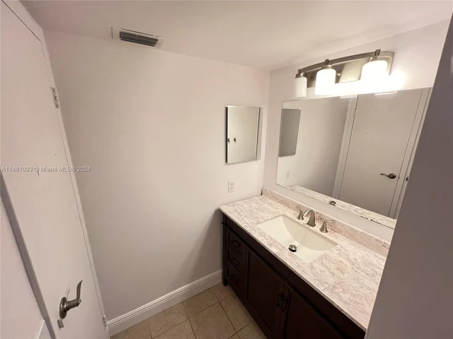 8380 Sands Point Blvd # J208, Tamarac FL 33321