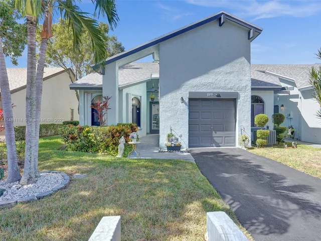 8215 NW 100th Way, Tamarac FL 33321