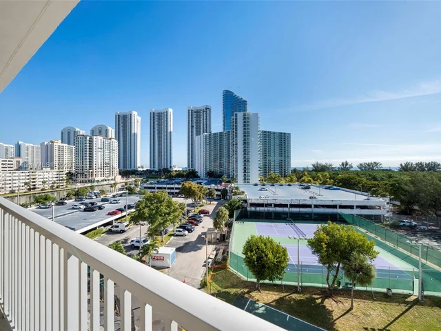 300 Bayview Dr # 616, Sunny Isles Beach FL 33160