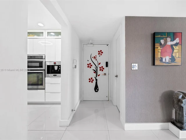 300 Bayview Dr # 616, Sunny Isles Beach FL 33160