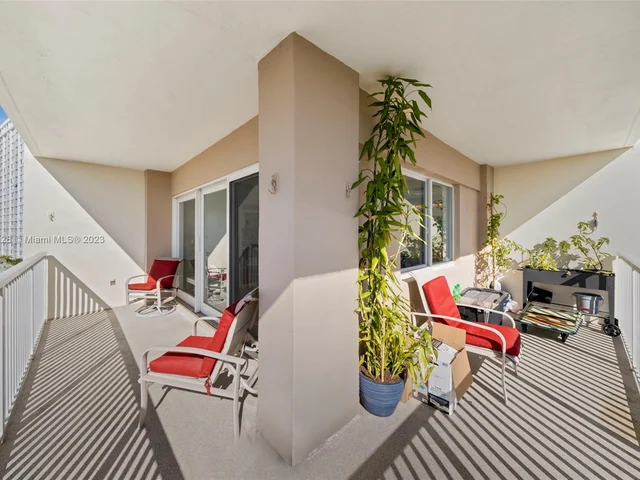 300 Bayview Dr # 616, Sunny Isles Beach FL 33160