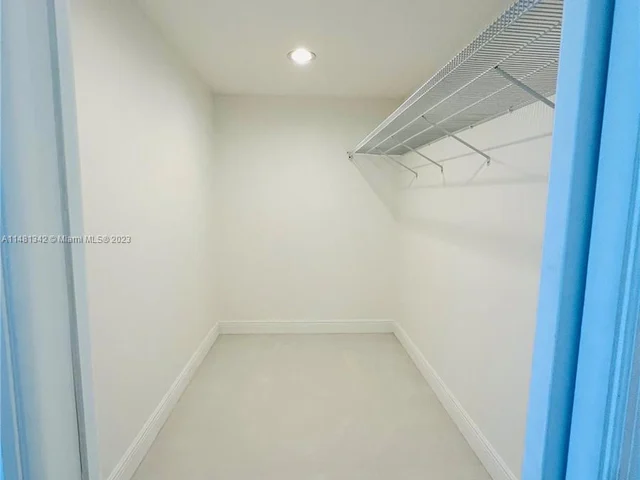 565 Oaks Ln # 206, Pompano Beach FL 33069