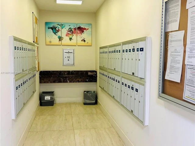 565 Oaks Ln # 206, Pompano Beach FL 33069