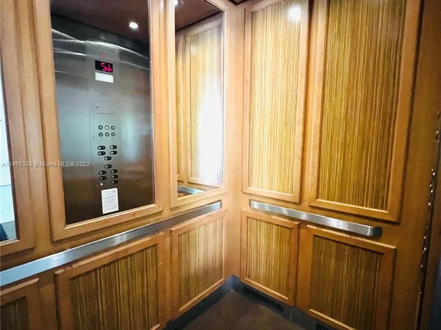 565 Oaks Ln # 206, Pompano Beach FL 33069