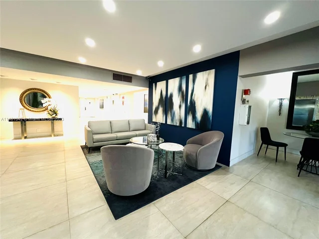 565 Oaks Ln # 206, Pompano Beach FL 33069