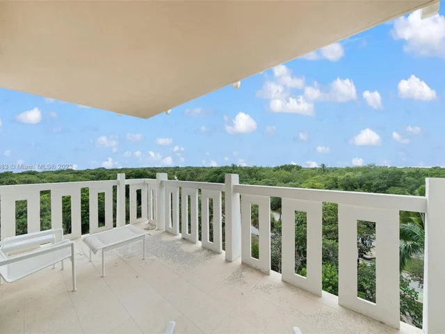 1121 Crandon Blvd # D401, Key Biscayne FL 33149