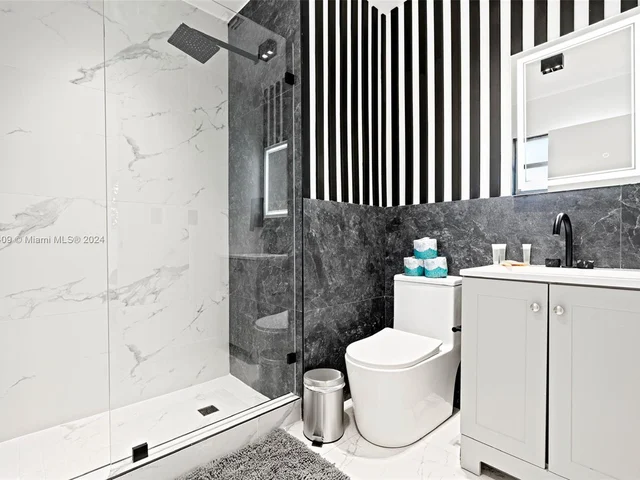 270 NW 50th St, Miami FL 33127