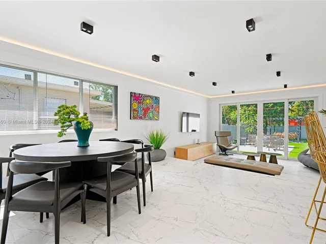 270 NW 50th St, Miami FL 33127