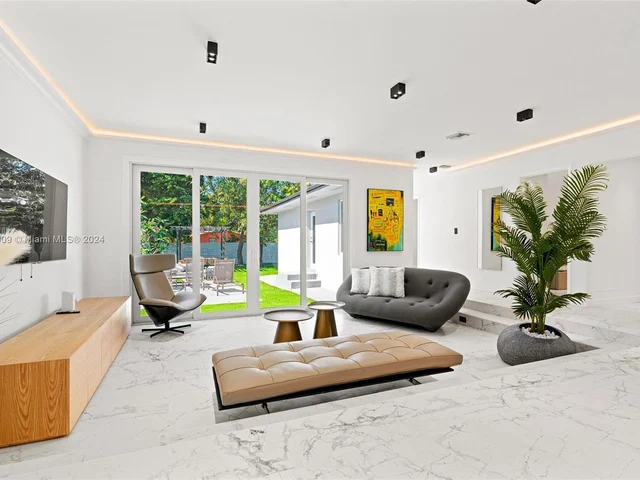 270 NW 50th St, Miami FL 33127