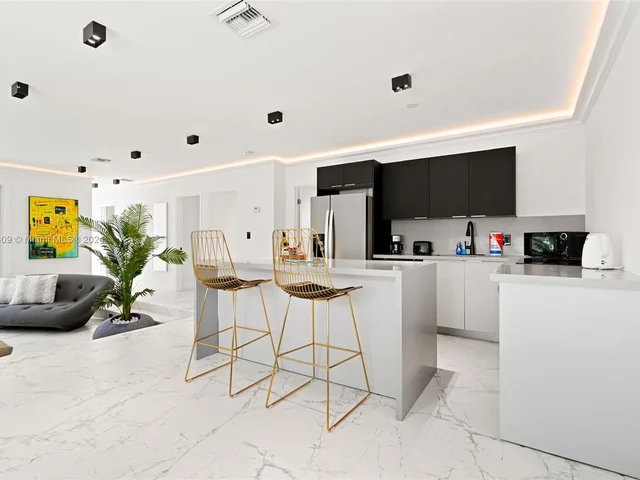 270 NW 50th St, Miami FL 33127