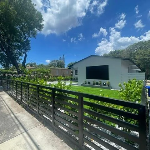 270 NW 50th St, Miami FL 33127