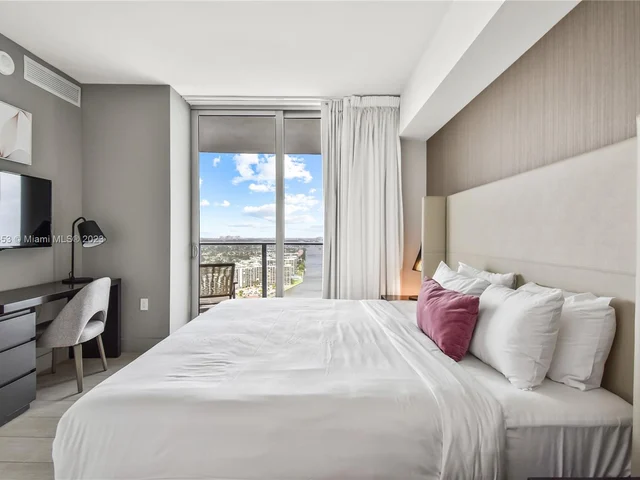 4010 S Ocean Dr # R2402, Hollywood FL 33019