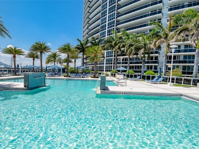 400 Alton Rd # 809, Miami Beach FL 33139