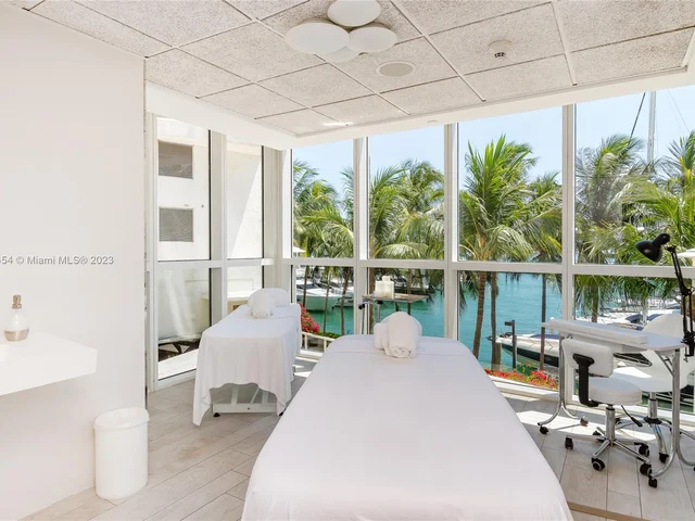 400 Alton Rd # 809, Miami Beach FL 33139