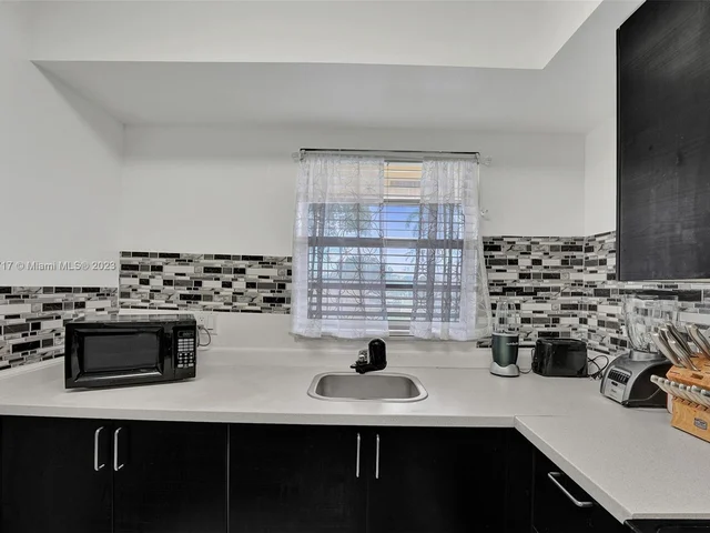 3530 NW 43rd Ave # 203, Lauderdale Lakes FL 33319