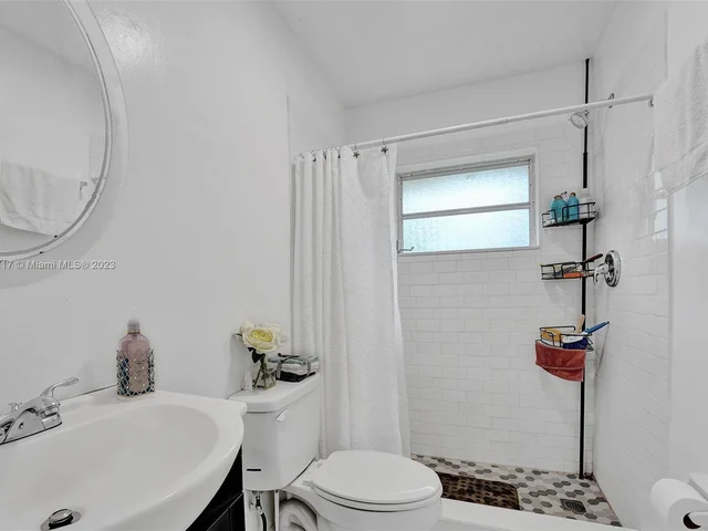 3530 NW 43rd Ave # 203, Lauderdale Lakes FL 33319