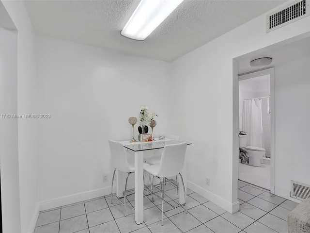 3530 NW 43rd Ave # 203, Lauderdale Lakes FL 33319