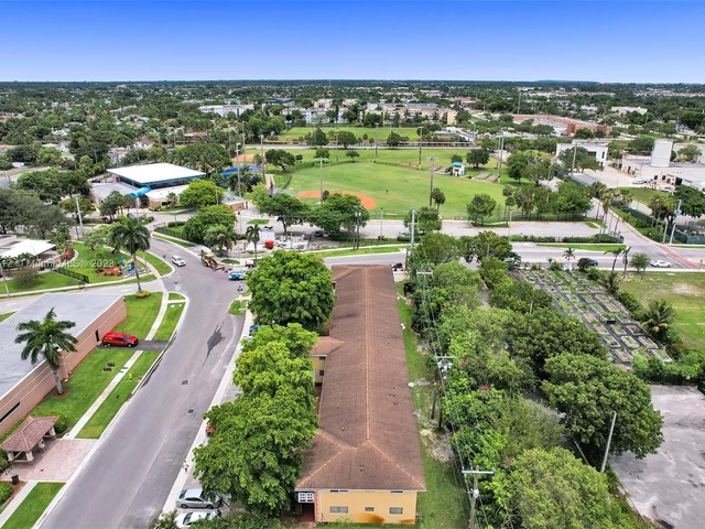 3530 NW 43rd Ave # 203, Lauderdale Lakes FL 33319