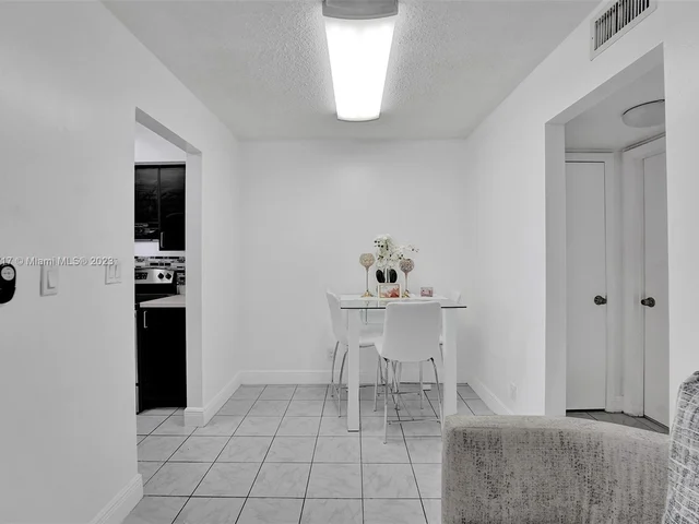 3530 NW 43rd Ave # 203, Lauderdale Lakes FL 33319