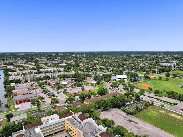 3530 NW 43rd Ave # 203, Lauderdale Lakes FL 33319