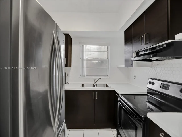 3530 NW 43rd Ave # 103, Lauderdale Lakes FL 33319