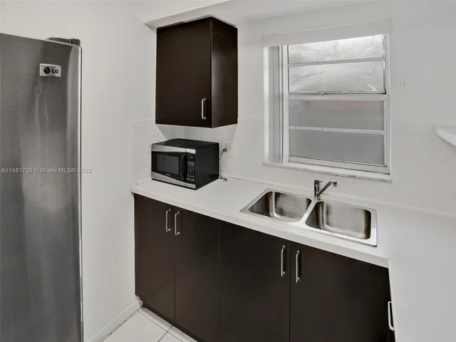 3530 NW 43rd Ave # 103, Lauderdale Lakes FL 33319