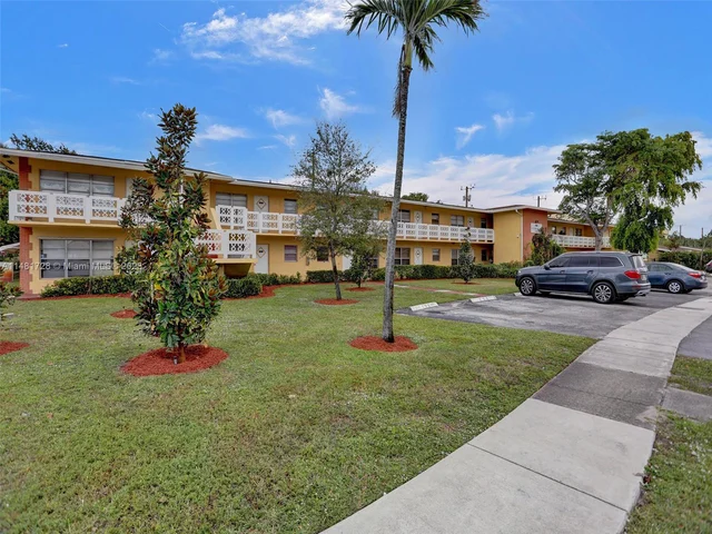 3530 NW 43rd Ave # 103, Lauderdale Lakes FL 33319