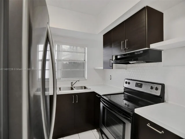 3530 NW 43rd Ave # 103, Lauderdale Lakes FL 33319