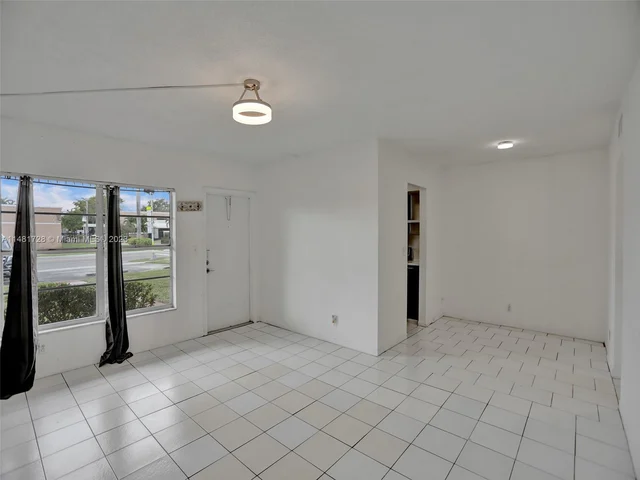 3530 NW 43rd Ave # 103, Lauderdale Lakes FL 33319