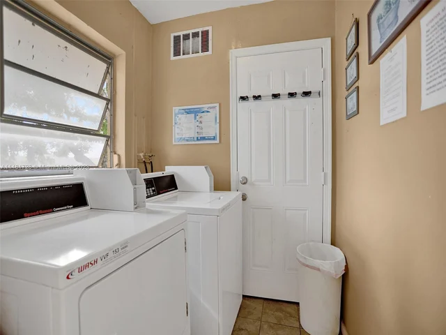 3530 NW 43rd Ave # 103, Lauderdale Lakes FL 33319