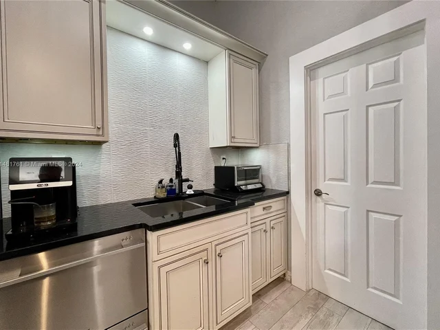 2253 SW 132nd Way, Davie FL 33325