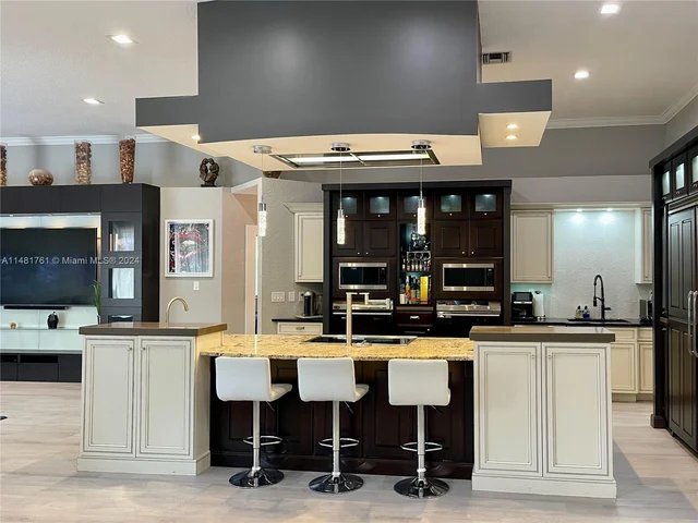 2253 SW 132nd Way, Davie FL 33325