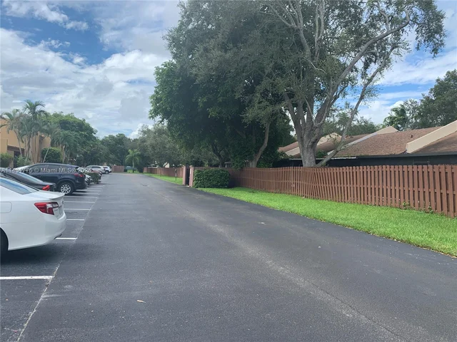 9732 NW 15th St # 306, Pembroke Pines FL 33024