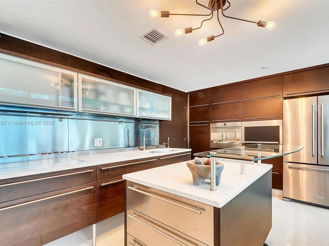 6000 Collins Ave # 123, Miami Beach FL 33140