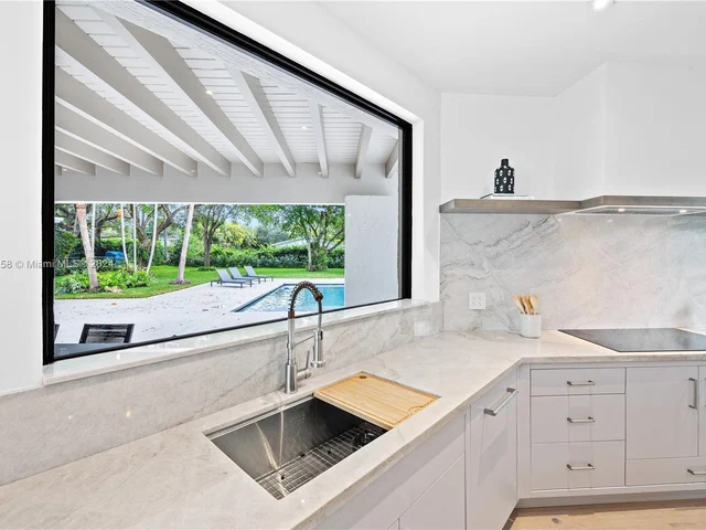 7611 SW 83rd Ct, Miami FL 33143