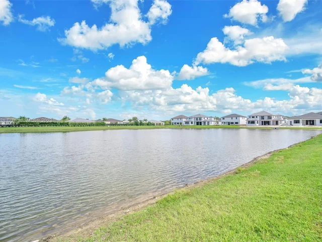 10475 SW 57th Ct, Cooper City FL 33328