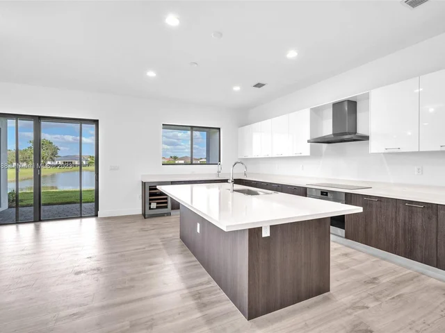 10475 SW 57th Ct, Cooper City FL 33328